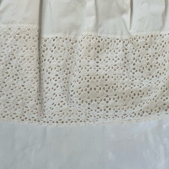 De Collection Elegant Cream Lace Skirt. #01 - Picture 5 of 8